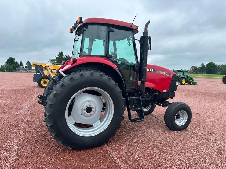 2015-case-ih-farmall-125a-image-3