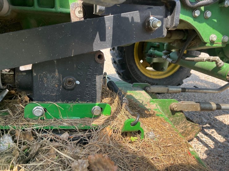 john-deere-3033r-image-36