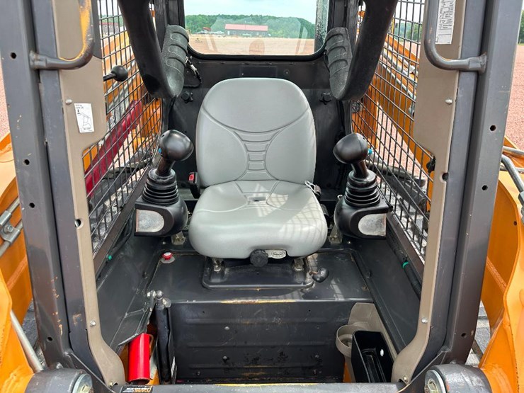 2011-case-tr320-image-36