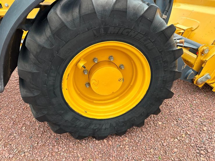2017-deere-304l-image-13