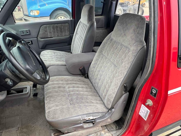 1996-dodge-dakota-image-13