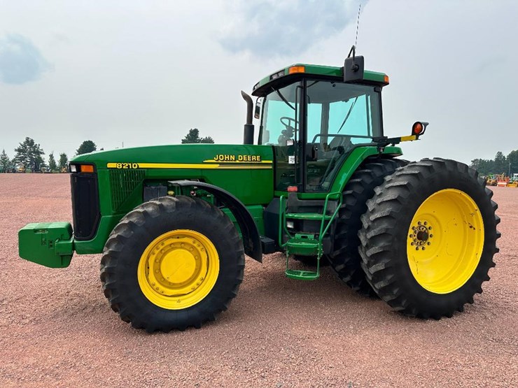 john-deere-8210-image-1