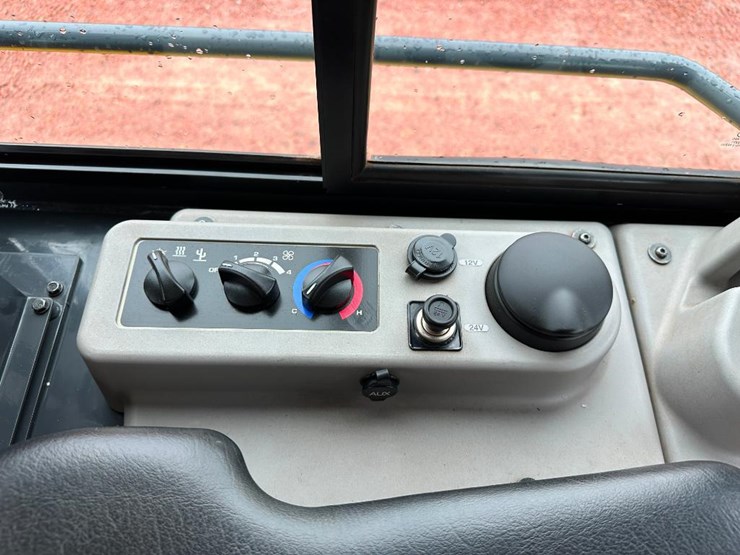 2013-komatsu-d61px-23-image-59