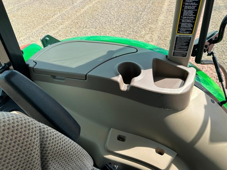 2020-john-deere-5075e-image-55