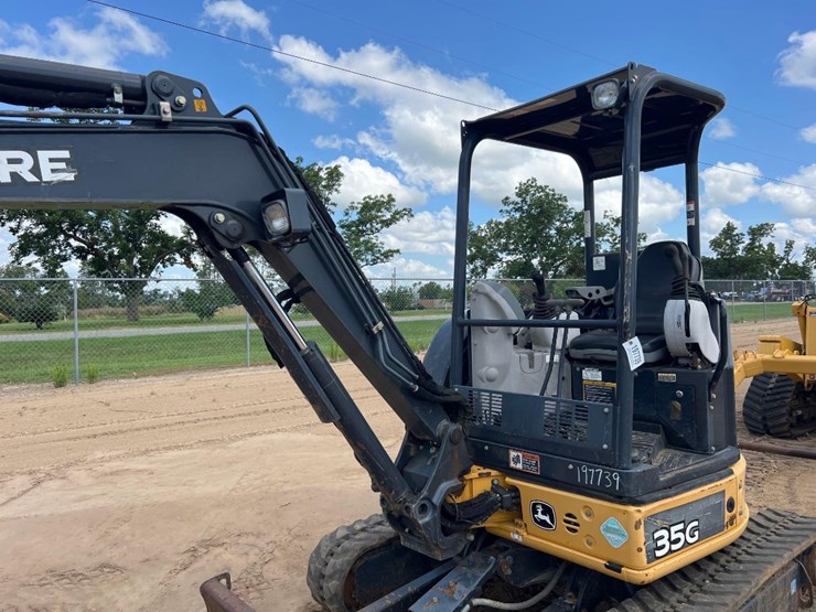 2015-deere-35g-image-19