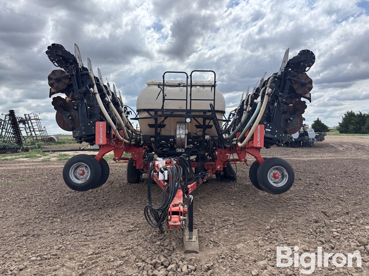 2014-kuhn-gladiator-1200-16r30-strip-till-machine-image-2