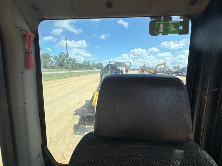 2015-caterpillar-305e2-cr-image-37