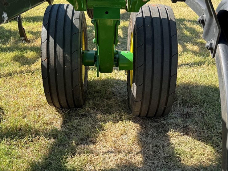 2022-john-deere-2430-image-23