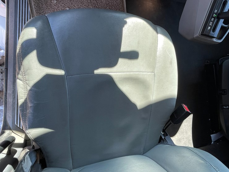2015-peterbilt-579-image-25