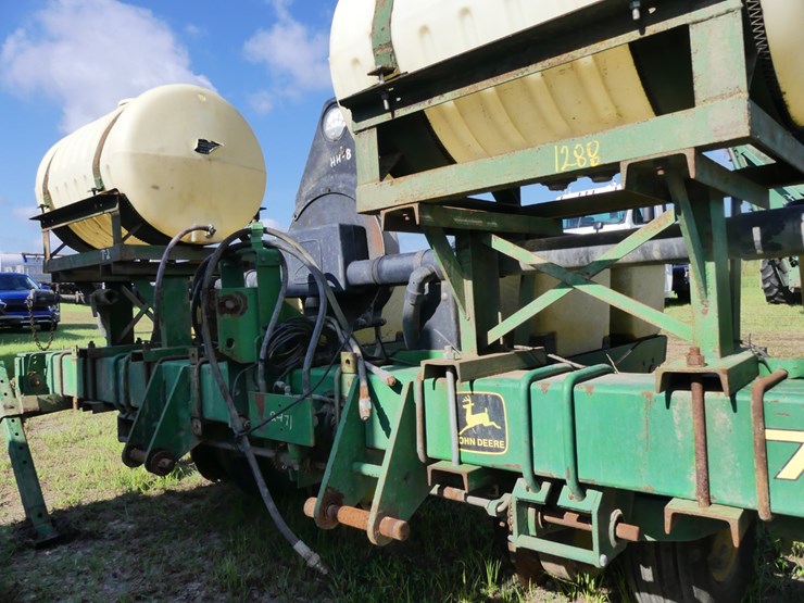 john-deere-7300-image-6