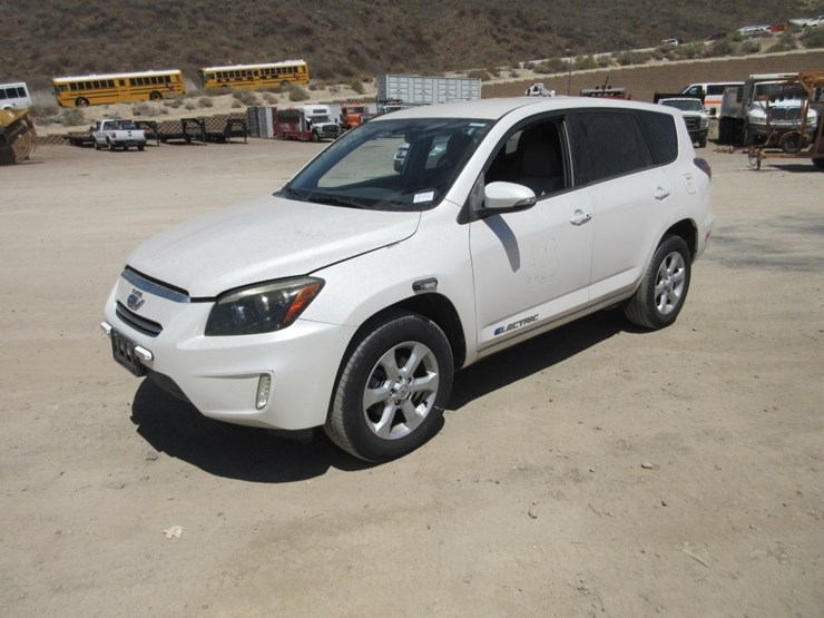 2014-toyota-rav4-image-1