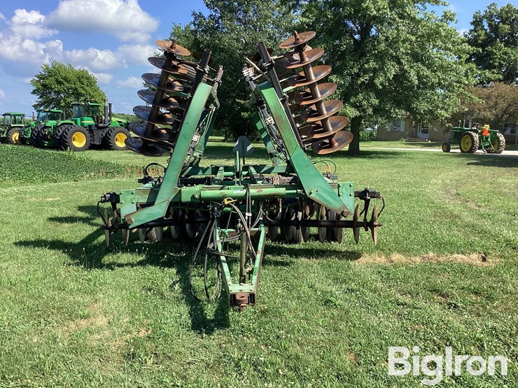 john-deere-235-image-2