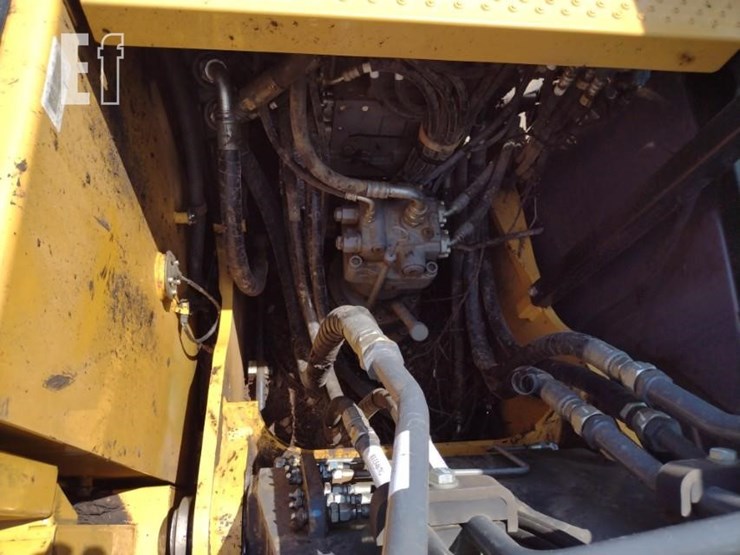 2019-deere-130g-image-52