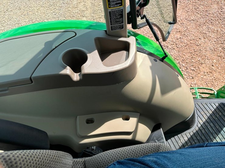 2020-john-deere-5075e-image-54