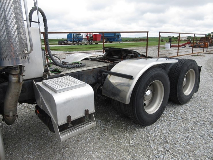2007-peterbilt-378-image-3