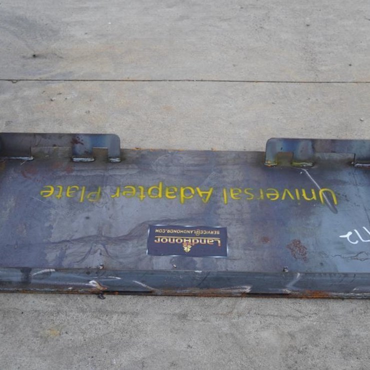 #2520 • Unused 2024 Landhonor Skid Steer Universal Adapter Plate