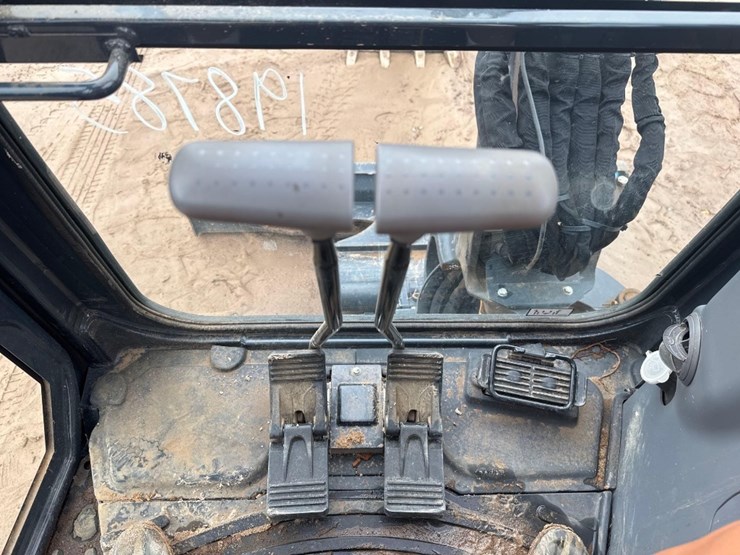 2020-deere-35g-image-28