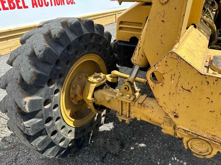 1999-caterpillar-th82-image-16