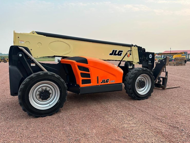 2016-jlg-1055-image-4