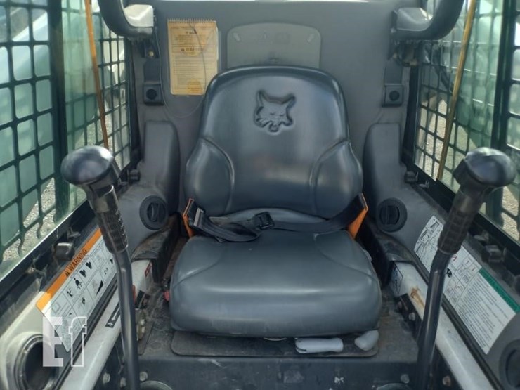 2005-bobcat-s300-image-11