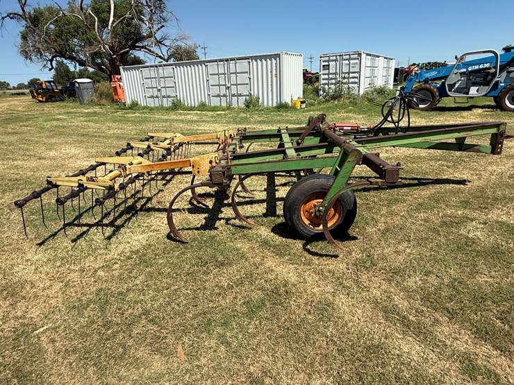 john-deere-100-image-4