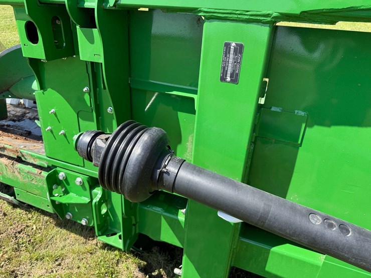 2021-john-deere-c12r-image-23