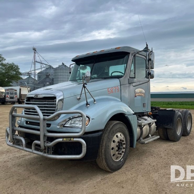 2006 Freightliner Columbia Day Cab (JN2504)