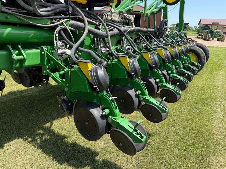 2014-john-deere-1770nt-image-47