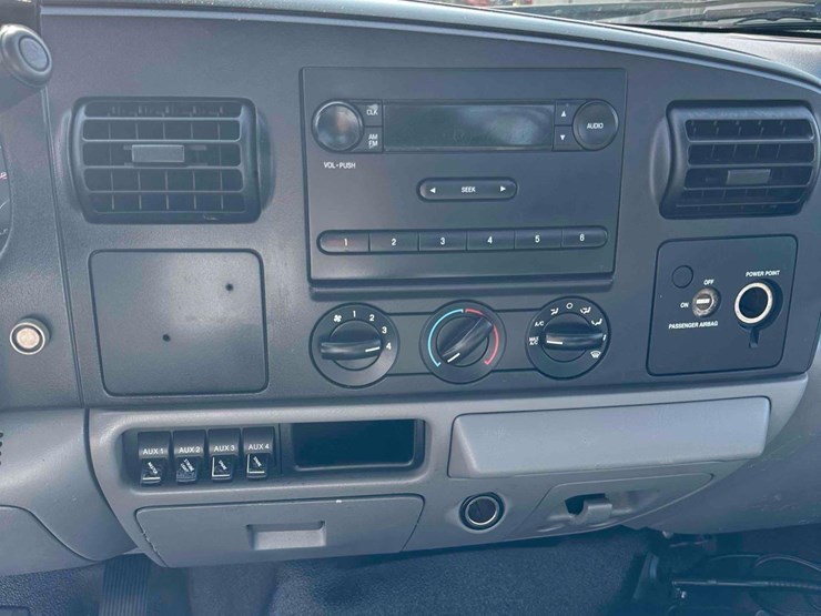 2006-ford-f450-xl-image-33
