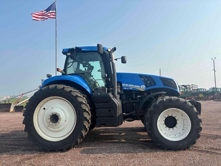 2012-new-holland-t8.360-image-3