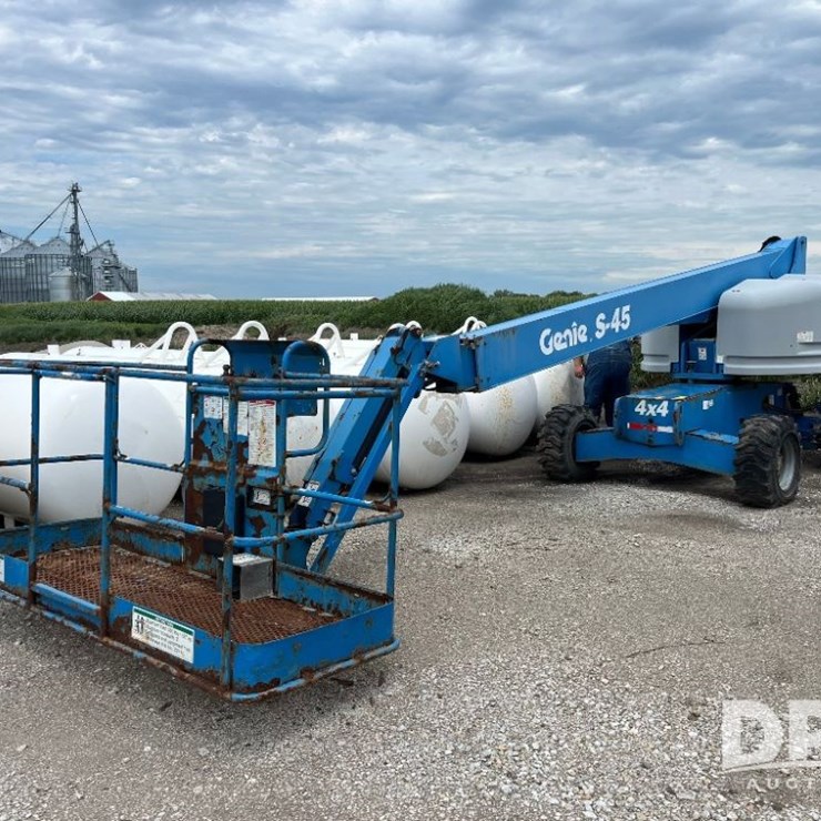 2012 GENIE S45