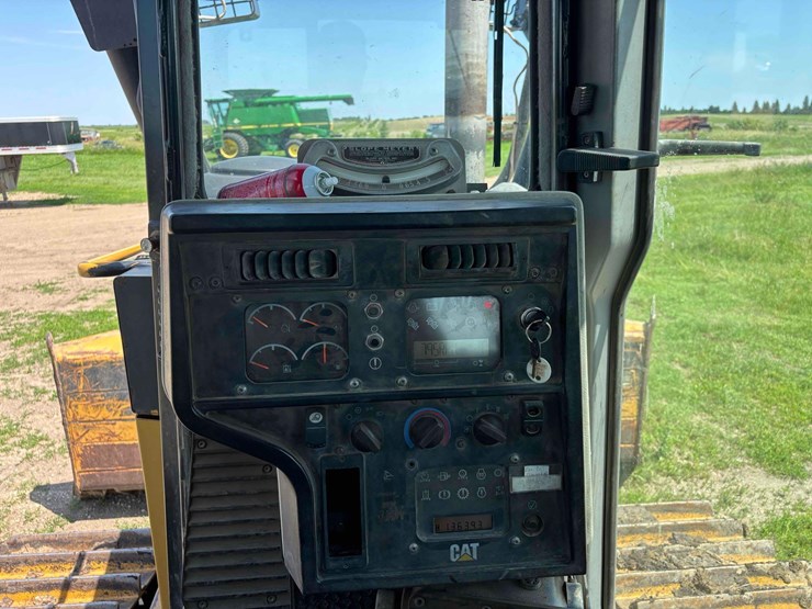 caterpillar-d6t-image-15