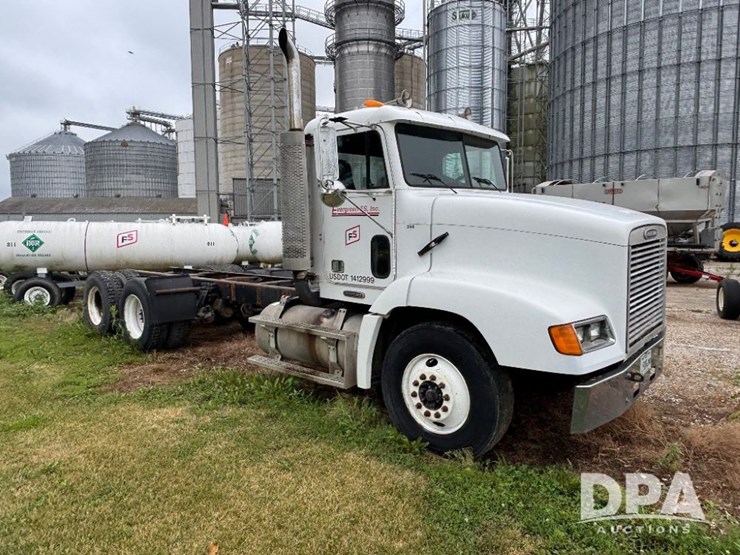 2000-freightliner-truck-(gp11021,-unit-398)-image-5