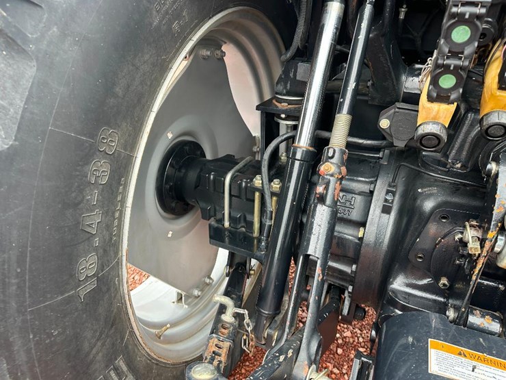 2015-case-ih-farmall-125a-image-27
