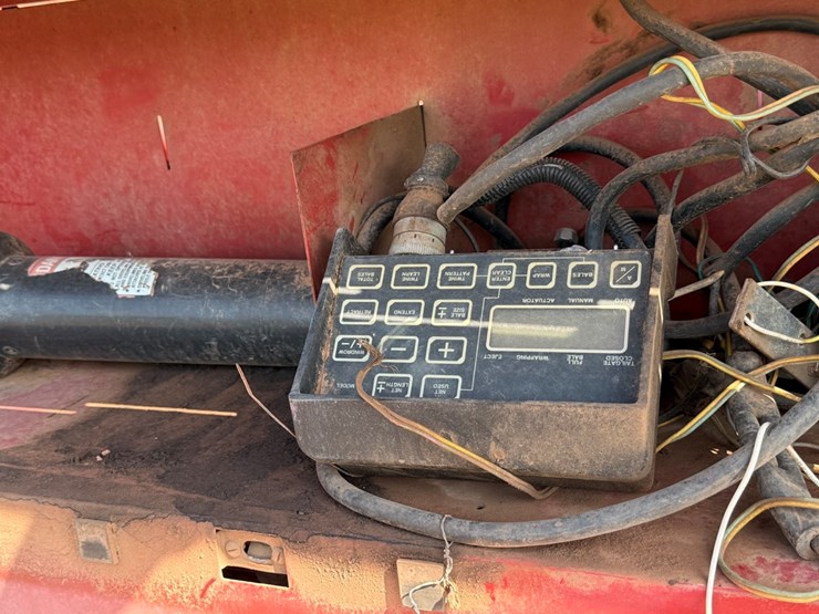 new-holland-660-image-7