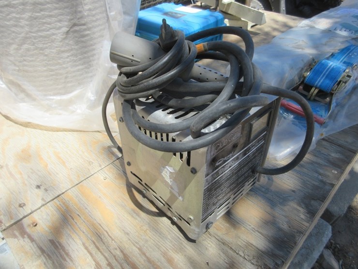 club-car-power-drive-3-electric-cart-charger-image-9