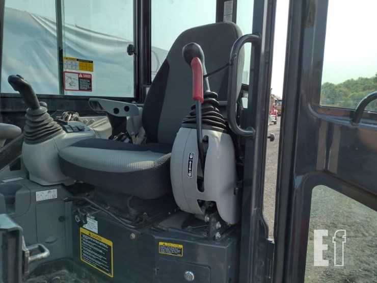 2022-deere-30g-image-12