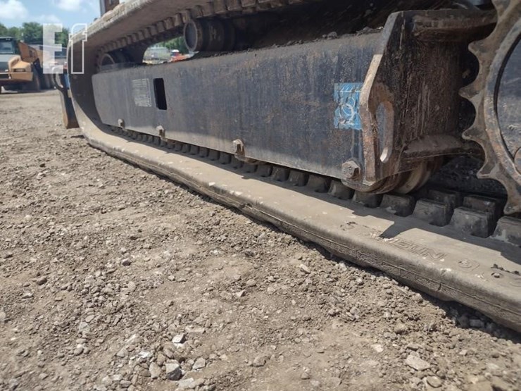 2020-deere-26g-image-30