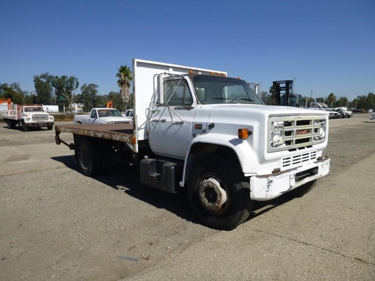1986-gmc-c6-flatbed-truck-image-4