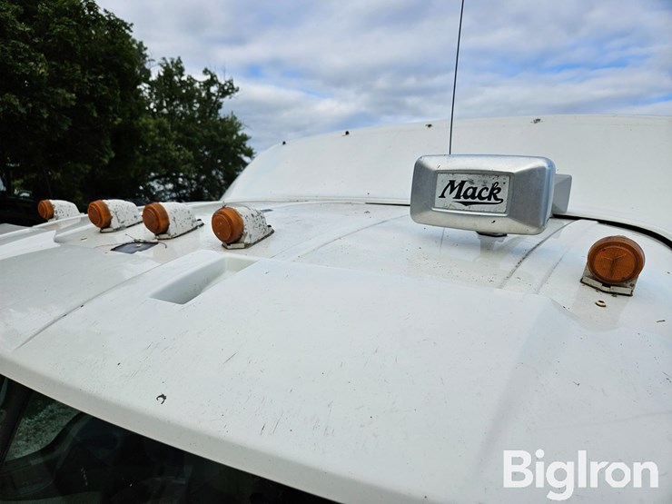 2006-mack-vision-cxn613-image-9