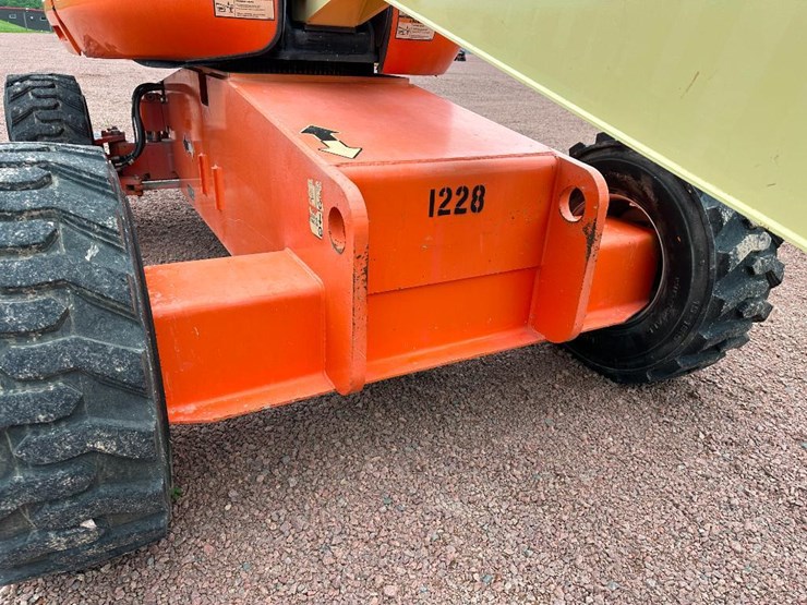 2008-jlg-600s-image-12