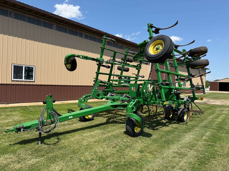 2011-john-deere-2410-image-1