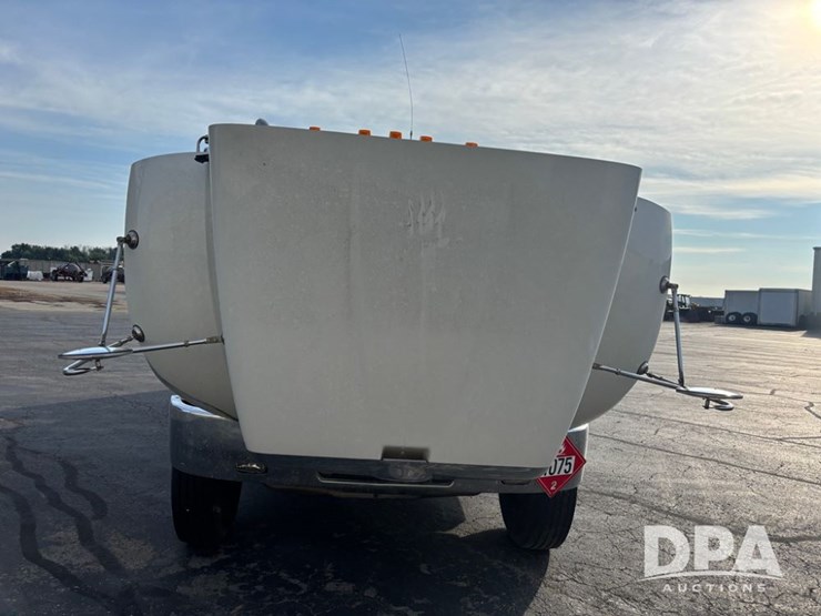 2013-peterbilt-337-image-26
