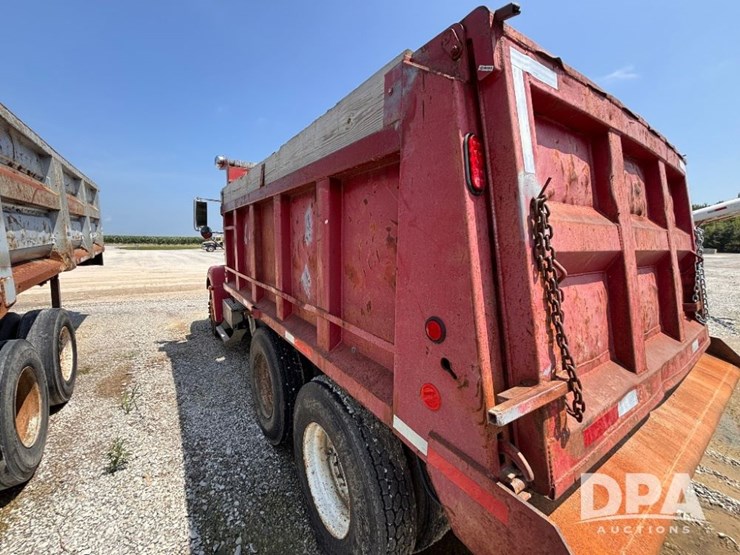1997-freightliner-fld112-image-10