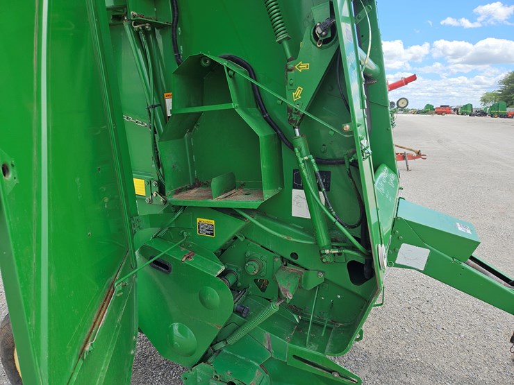 2000-john-deere-567-image-10