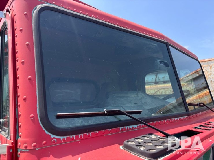 1997-freightliner-fld112-image-61