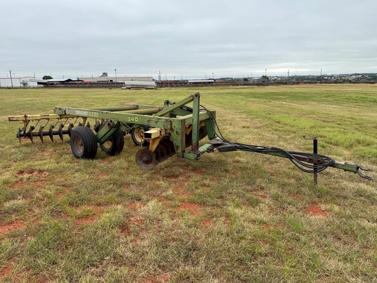 john-deere-340-image-1