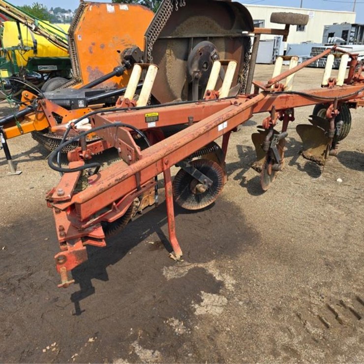 INTERNATIONAL 720