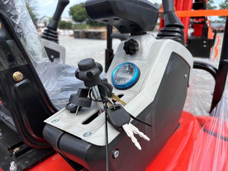 tpm-16-mini-excavator-image-11