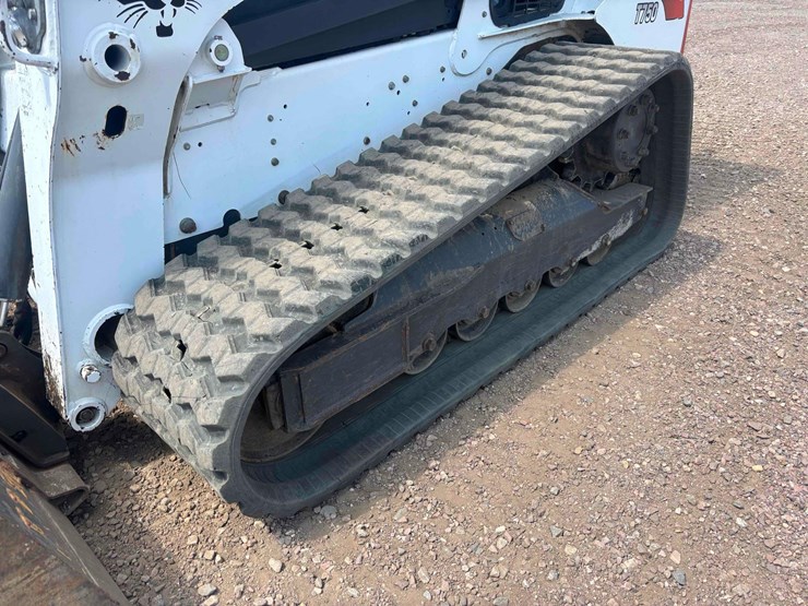 2017-bobcat-t750-image-35